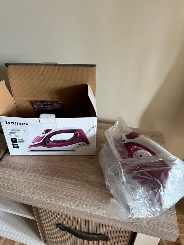 Plancha Taurus PTSI 2200 rose nueva