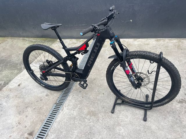 BICI ELÉCTRICA RIEJU MRT Plus CARBON 750W 2024