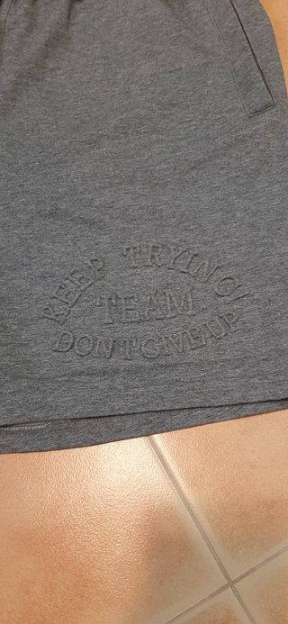 Pantalón corto deportivo