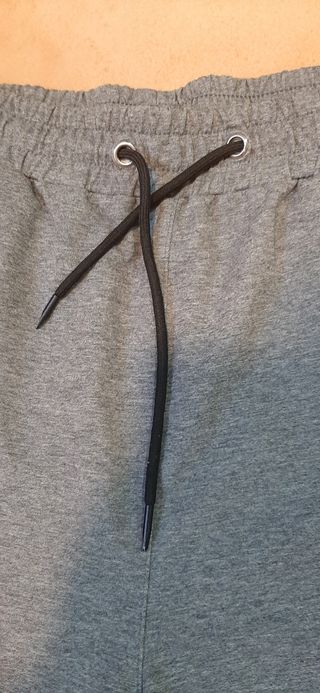 Pantalón corto deportivo