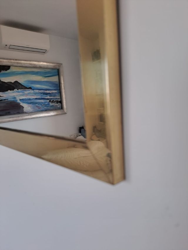 Espejo borde de madera dorada