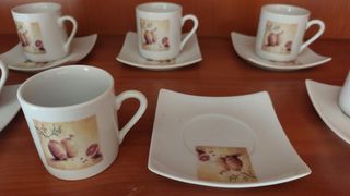 Juego de cafe compuesto por 6 tazas y 6 platos
