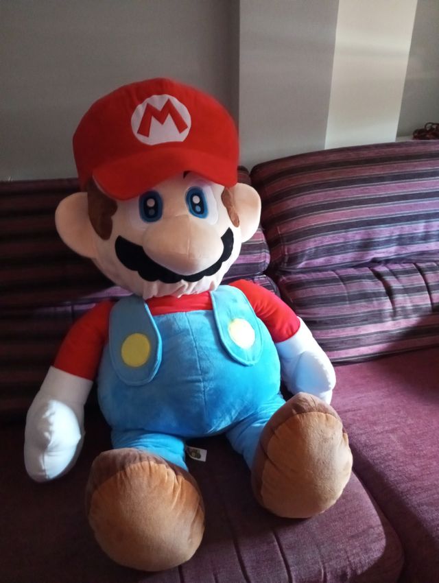 Peluche gigante de Mario Bros