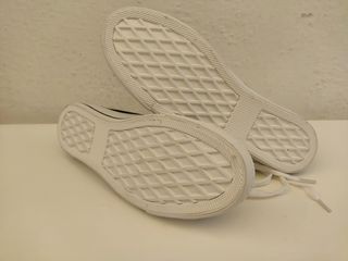 Zapatillas Lona negras y blancas.