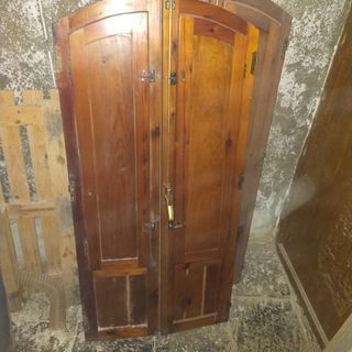 Ventana de madera medio punto