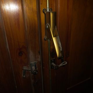 Ventana de madera medio punto