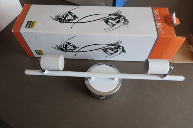 Barra de 2 focos orientables en metal color blanco