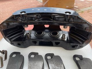 Pinzas Brembo Tesla Model S Plaid 4 pistones