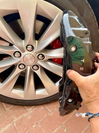 Pinzas Brembo Tesla Model S Plaid 4 pistones