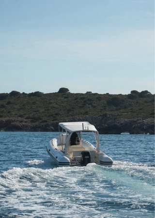 Barca 8 metros alquiler Menorca Norte