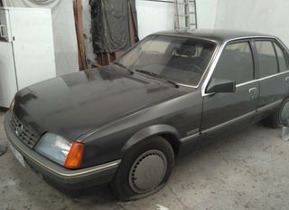 Opel Rekord 1986