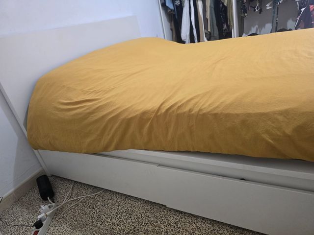 Cama Ikea MALM 160 cm 4 cajones blanca y mesita