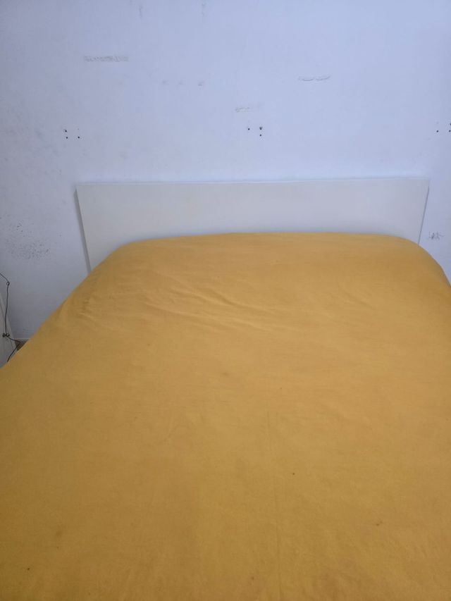 Cama Ikea MALM 160 cm 4 cajones blanca y mesita