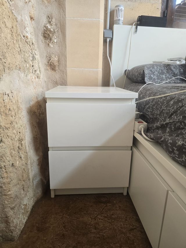 Cama Ikea MALM 160 cm 4 cajones blanca y mesita