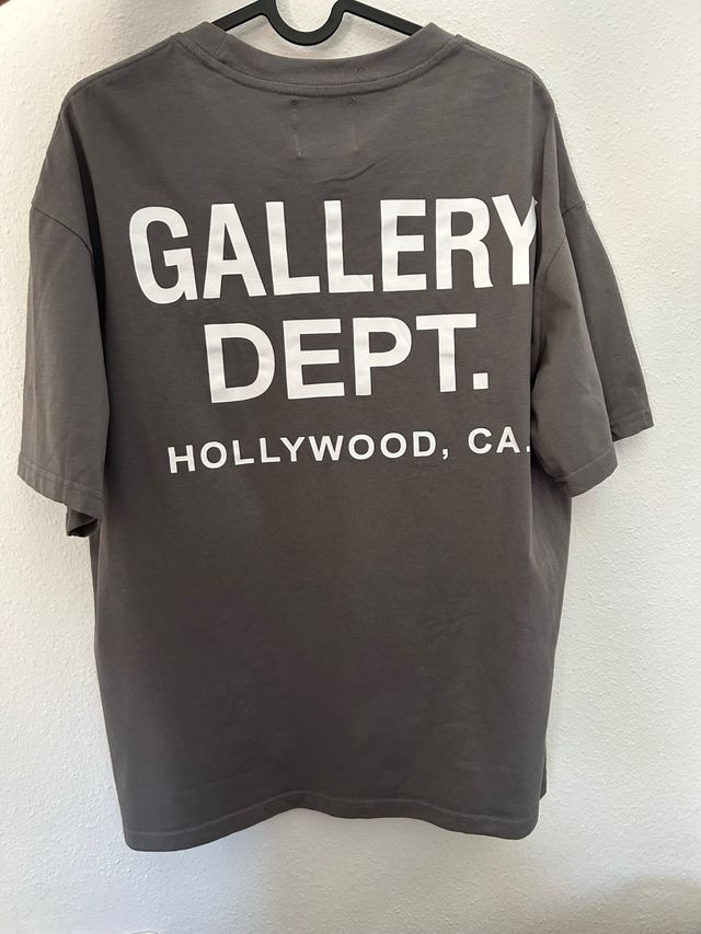Camiseta gallery dept