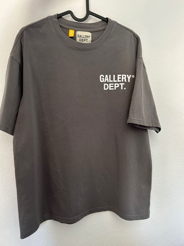 Camiseta gallery dept