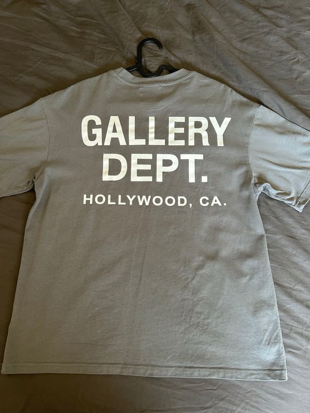 Camiseta gallery dept