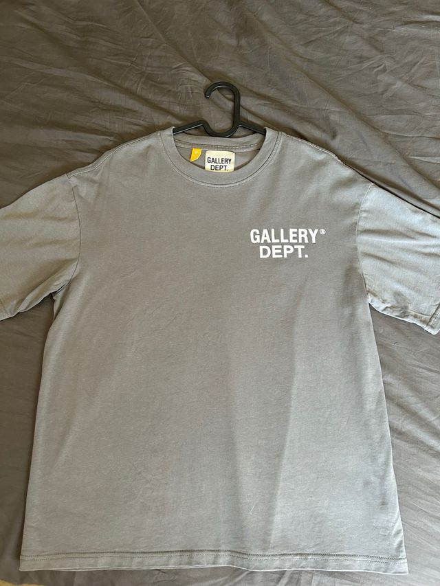 Camiseta gallery dept