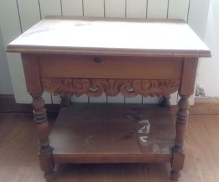 Mesilla de madera maciza