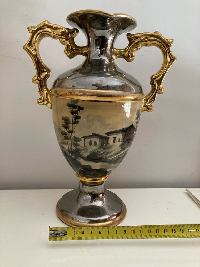 Vaso in Ceramica Argento e Oro – Paesaggio Dipinto a Mano – Anni ’50 – Stile Rococò