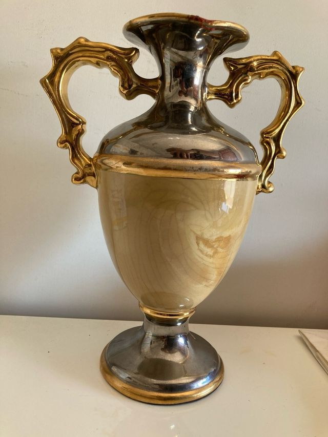 Vaso in Ceramica Argento e Oro – Paesaggio Dipinto a Mano – Anni ’50 – Stile Rococò