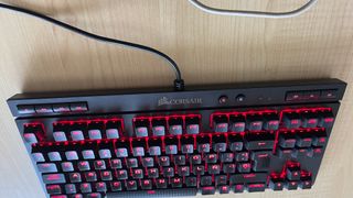 Teclado mecánico Corsair Gaming K63 keyboard