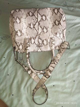 Bolso Guess con bandolera para cruzar