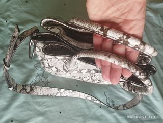 Bolso Guess con bandolera para cruzar