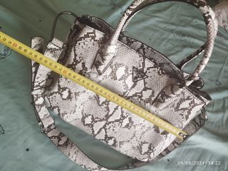 Bolso Guess con bandolera para cruzar