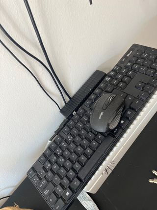 TORRE HP con teclado y raton 