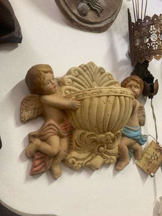 Antica acquasantiera