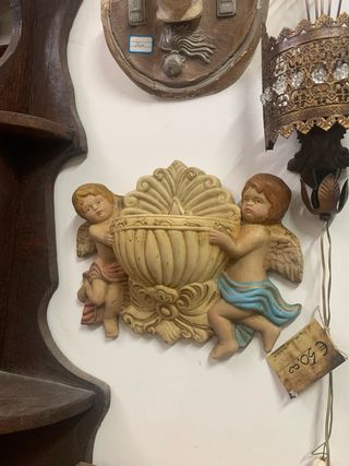 Antica acquasantiera