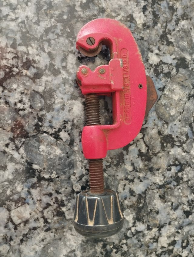 Corta tubos 3-30mmm 1/8 super ego