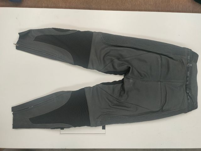Pantalón cuero moto marca Teknic mujer T36