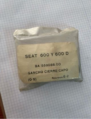Seat 600 gancho capo delantero