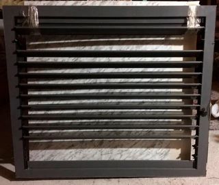 Celosía de aluminio con lamas orientables