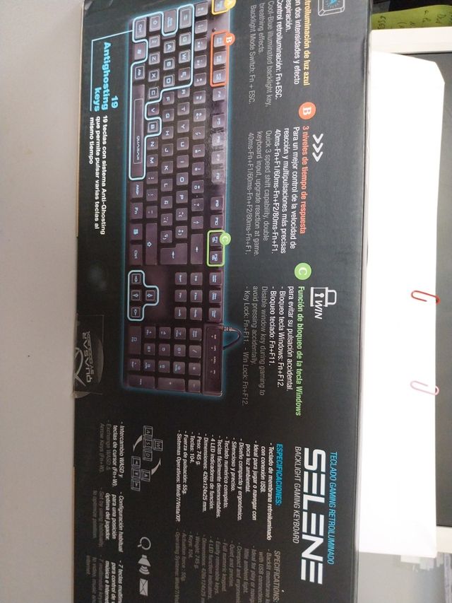 Teclado GAMMING retroiluminado.