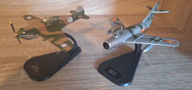 AVION P-40B + MiG-17 F