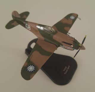 AVION P-40B + MiG-17 F