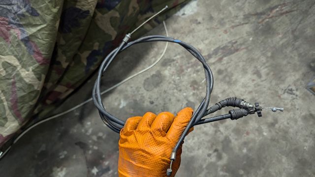 Sanglas 400y cables gas y embrague