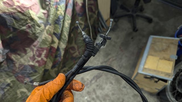 Sanglas 400y cables gas y embrague