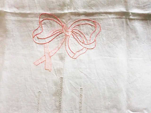 Mantel lino bordado a mano