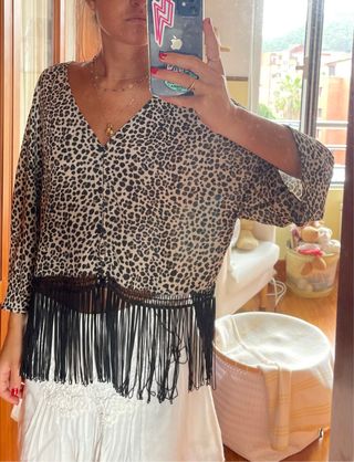 Blusa leopardo con flecos
