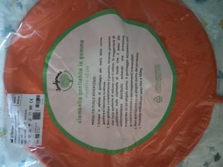 Ciambella gonfiabile di gomma. Diametro 43 cm.