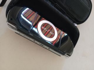 Psp Sony con estuche, cargador y tres juegos.