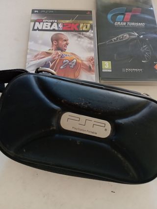 Psp Sony con estuche, cargador y tres juegos.