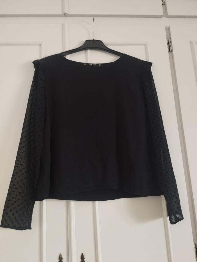 Camisa con volantes y topitos