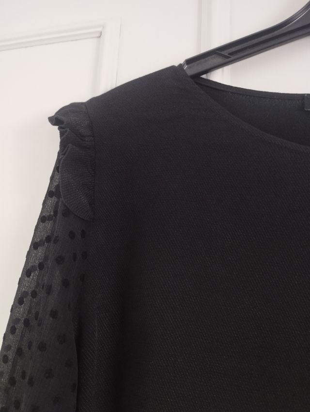 Camisa con volantes y topitos