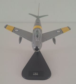 AVION F-86E SABRE y MiG-17 F
