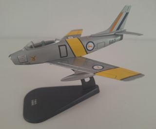 AVION F-86E SABRE y MiG-17 F